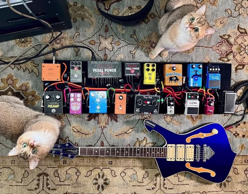 Paul Gilbert pedalboard power supply setup