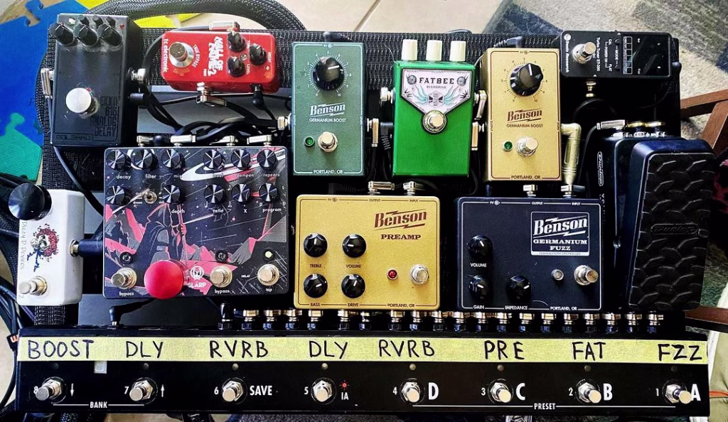 Clearly labeled presets on a guitar effects switching system controller for fast onstage recall